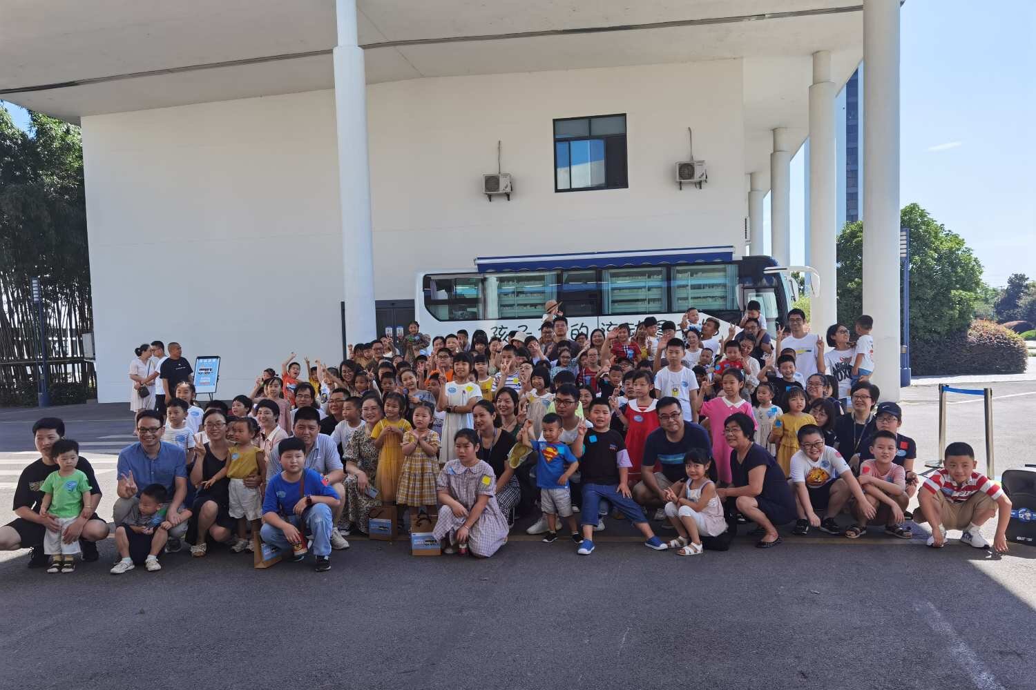 GiantKONE employees' family and the Mobile Library