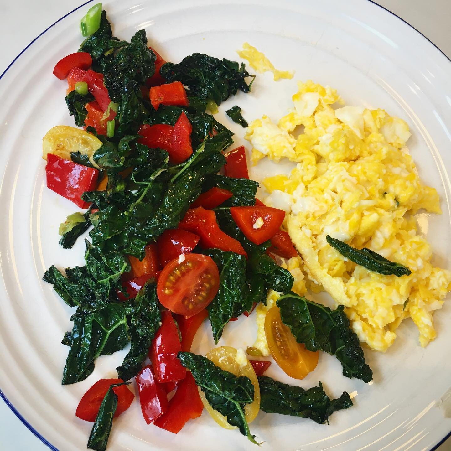 Easy lunches!

One of my faves. It&rsquo;s actually my most common breakfast but today I fancied warming porridge... so that means brekkie for lunch!

Less than 10 mins to make and full of goodness!

This includes 6 plant foods from 4 portions of veg