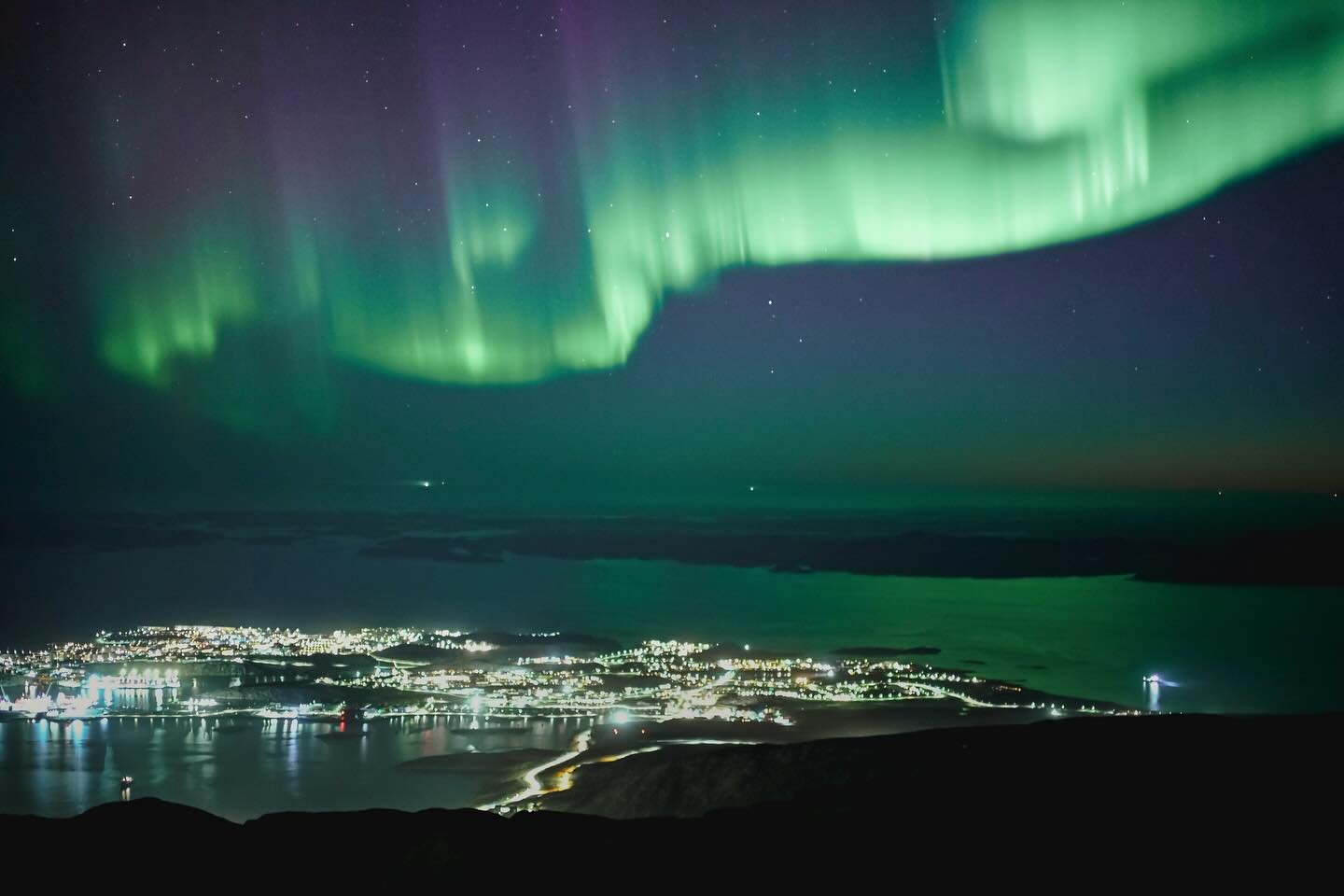 Nuuk city x 3
Spent the night on the top of Ukkusissat / Store Malene, with epic views of Nuuk. Auroras by night, lovely sunset &amp; morning fog. @visitnuuk #nuuk #greenland