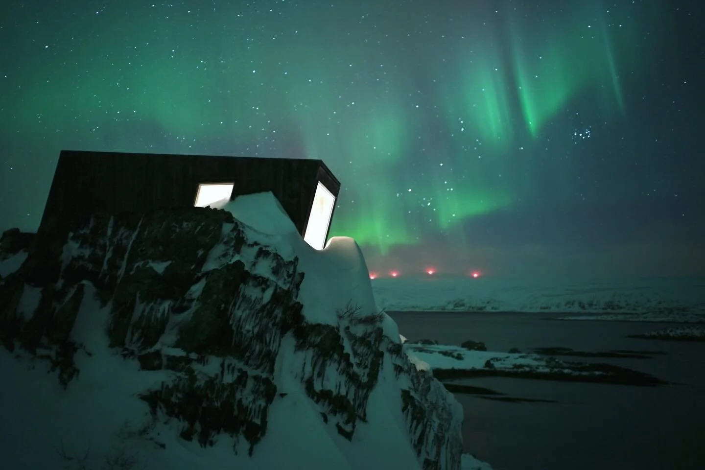 On a cliff's edge in Finnmark..
A dark tinted tiny cabin, open for everyone. No heat, just shelter from the wind. The location is the luxury. It holds up well after 12+ years #biotopearchitecture