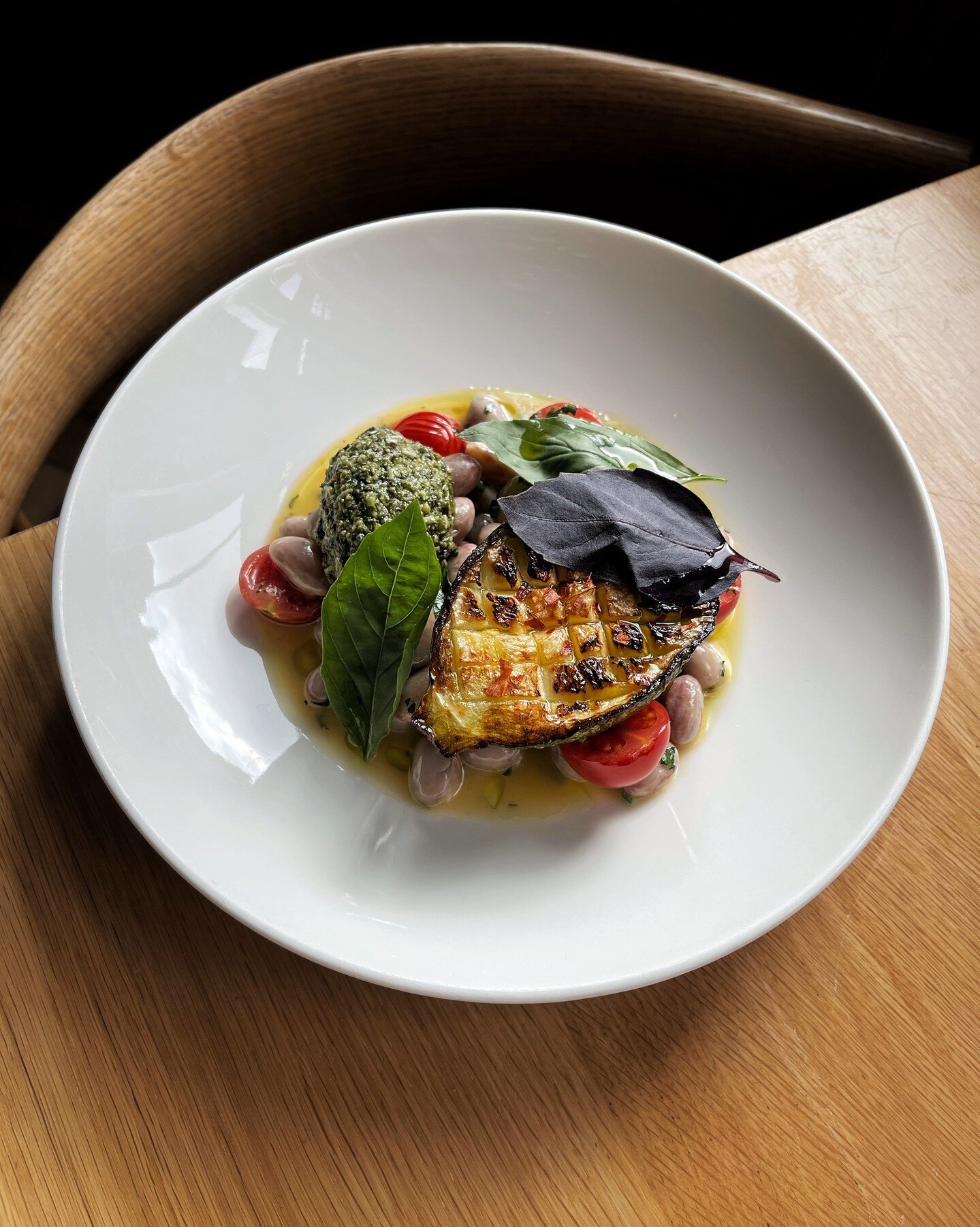 An ode to allotment lovers everywhere; grilled courgette, Borlotti beans and tomatoes from @shrubprovisions with walnut pesto doused in a butter emulsion. Now on the veggie set and alc 💚

#townsendrestaurant
.
.
.
.
#britishfarmers #localfarmers #Th