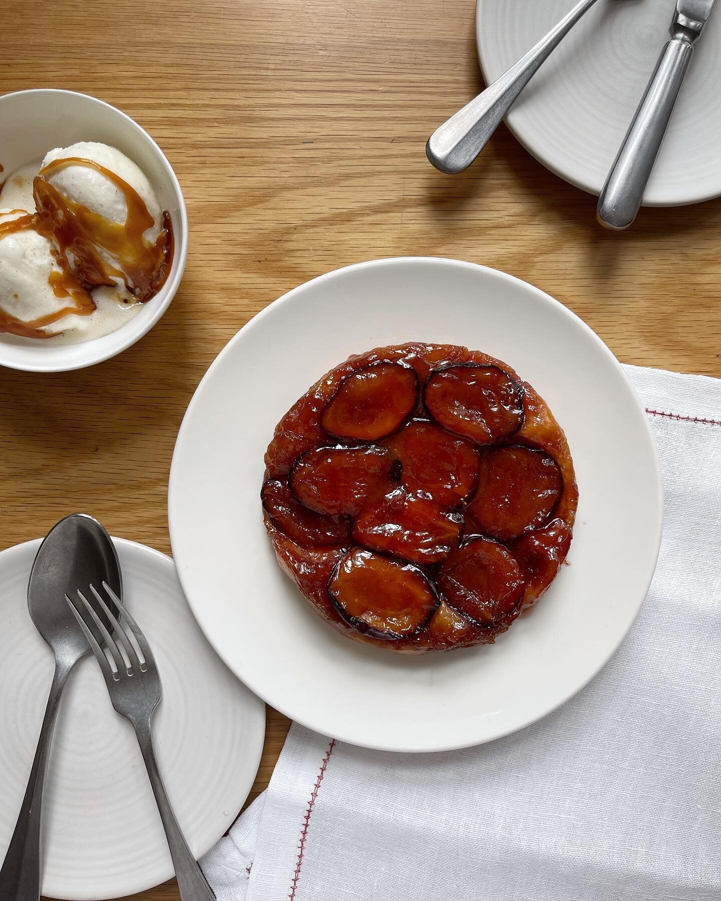 Caramelised plum tart, on the menu for our one-off dinner with @fine_cider next Wednesday.

Book your tickets via the link in our bio.

#townsendrestaurant
.
.
.
.
#victoriaplums #plums #plumseason #plums #dessertgram #eathotdinners #eaterlondon #gbc