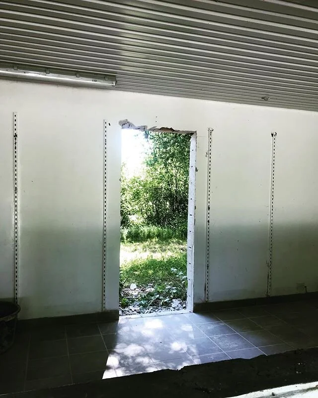 S&aring; er renoveringen af den lille Campcaf&eacute; i fuld gang. Om 5 uger serverer vi den f&oslash;rste is, h&aelig;lder det f&oslash;rste glas vin op, brygger den f&oslash;rste kop kaffe og &aring;bner d&oslash;rene til denne vidunderlige udsigt 