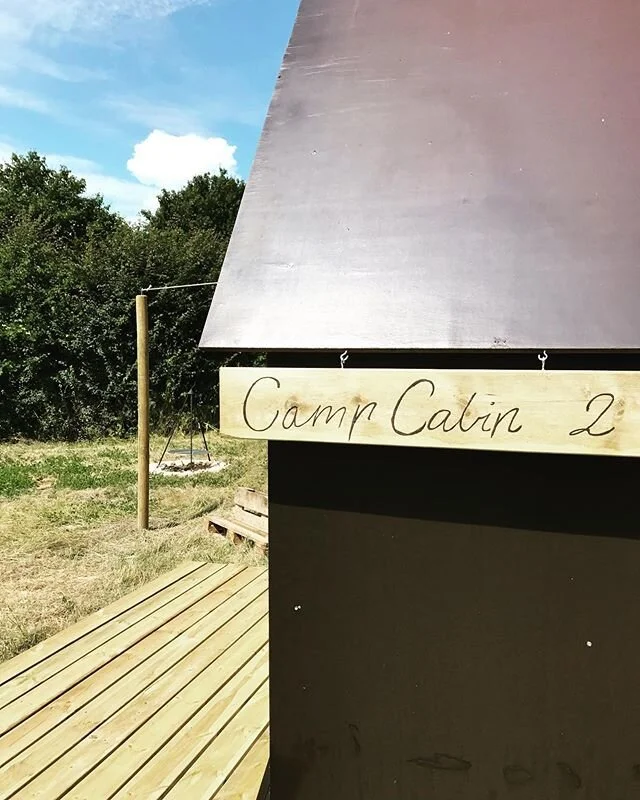 Under en uge til, at de f&oslash;rste rykker ind p&aring; vores Camp. Wow hvor er vi sp&aelig;ndte🌞〰️ De sidste sm&aring;ting (store ting) tager form de her dage, mens sommeren virkelig er kommet til Fej&oslash; 🌻 #fej&oslash; #sommer #sm&aring;lan