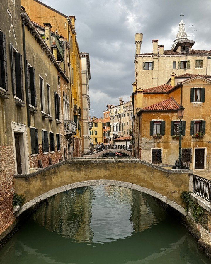 Leave Petritoli in the morning, and you could be sipping coffee beside a Venetian canal by lunchtime ☕

With easy train routes and stunning scenery along the way, Le Marche is the perfect base for exploring the rest of the country.

A peaceful villag