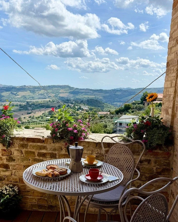 Morning coffee on Il Nido's terrace, a wander into Petritoli for fresh ingredients, then back home to cook, relax and sip red wine as the sun sets over the hills. 

Simple pleasures, Italian style ✨