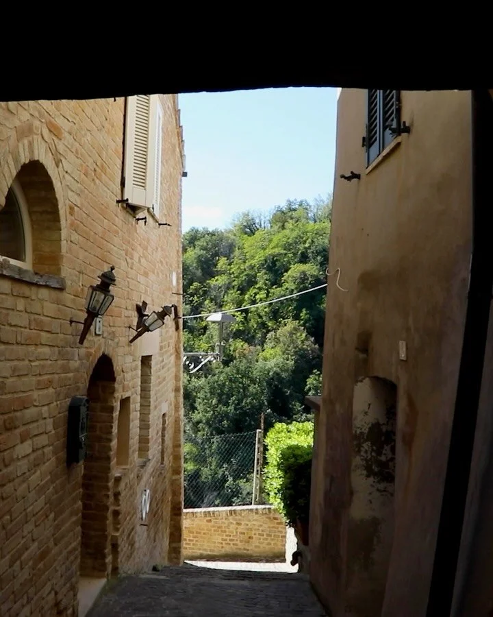 Il Riposo feels wonderfully warm and intimate: the perfect family retreat ✨

Thoughtfully designed cosy spaces create a romantic feel that makes slowing down come naturally.

#appassionata #ilriposo #patrignone #lemarche #italianescape cosyliving lad