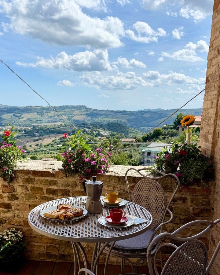 Morning coffee on Il Nido's terrace, a wander into Petritoli for fresh ingredients, then back home to cook, relax and sip red wine as the sun sets over the hills. 

Simple pleasures, Italian style ✨