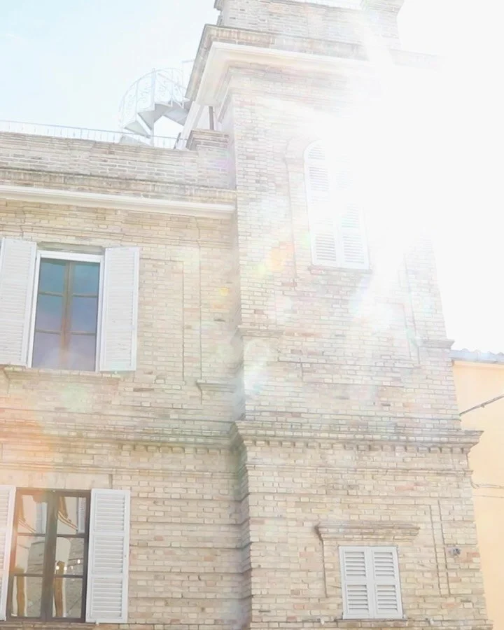 Villa Veneto&rsquo;s living room is the heart of the home ✨

We always use soft light, calm colours and luxurious furnishings to create the kind of comfort that always makes you want to stay a little longer&hellip;

#appassionata #interiordesign #lap