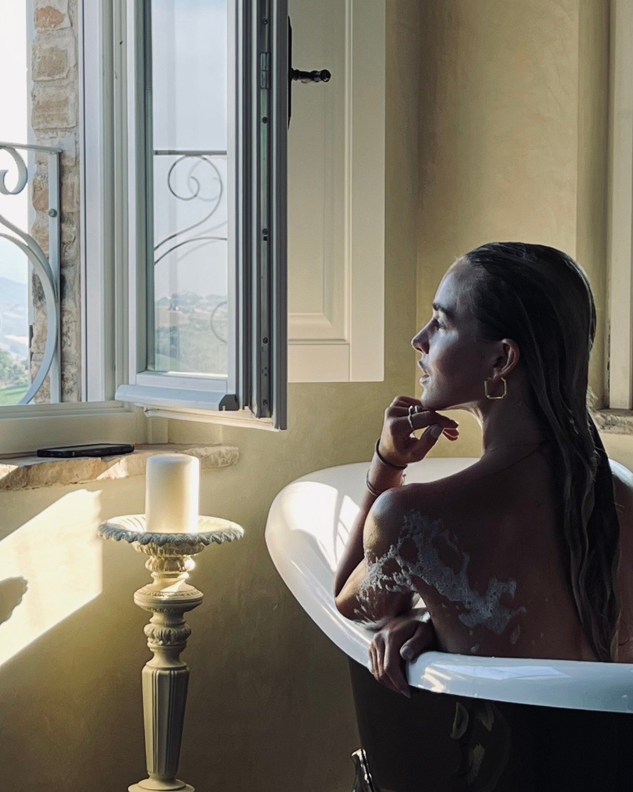 Spending more quality time with family, experiencing new cultures and developing new skills are all common New Year's resolutions. 

But what if you could combine them all, and carry them out from inside your very own dream Italian home?

Now that so