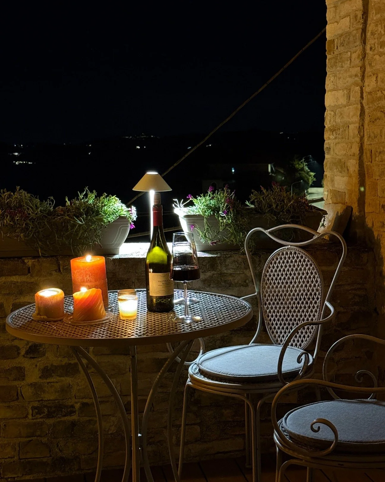 It&rsquo;s cold outside, so there&rsquo;s only one way to spend the evening&hellip; Light the fire, pour a glass of red and slow down the pace.

At Il Nido, these winter evenings are made for reconnecting, whether it&rsquo;s playing a board game, put