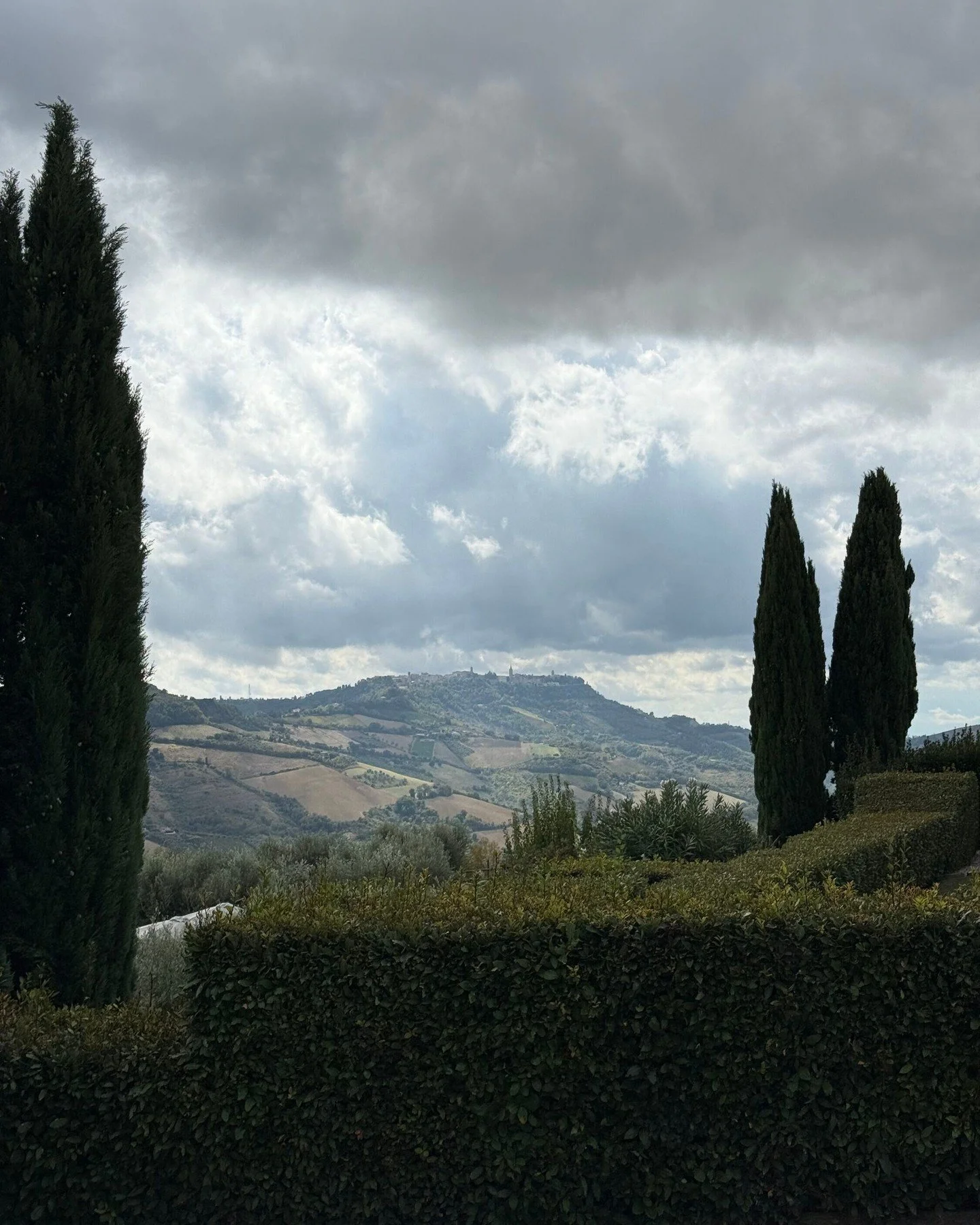 We used to dread the gloomy, overcast skies back home. But here in Le Marche, even the grey days feel beautiful ✨

#lemarche #italy #loveitalia #italianliving #ladolcevita