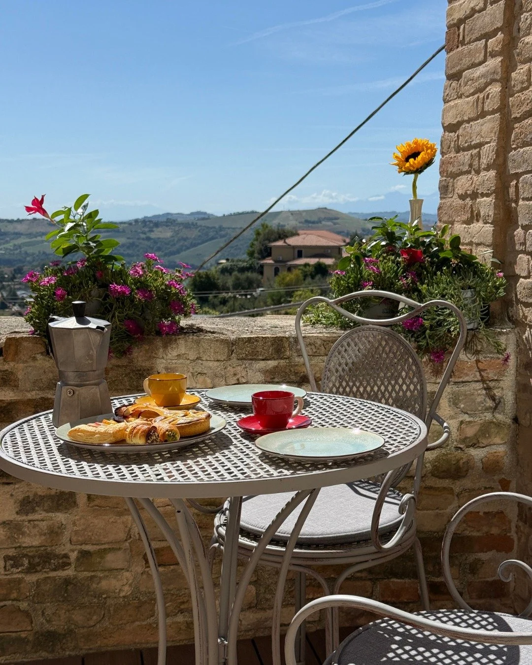 Nestled in Petritoli, Il Nido is made for slow living. A thoughtfully restored home filled with light, views and the quiet charm of an authentic Italian hilltop village 🕊️

Its south-facing terrace is the heart of it all, where mornings begin with c