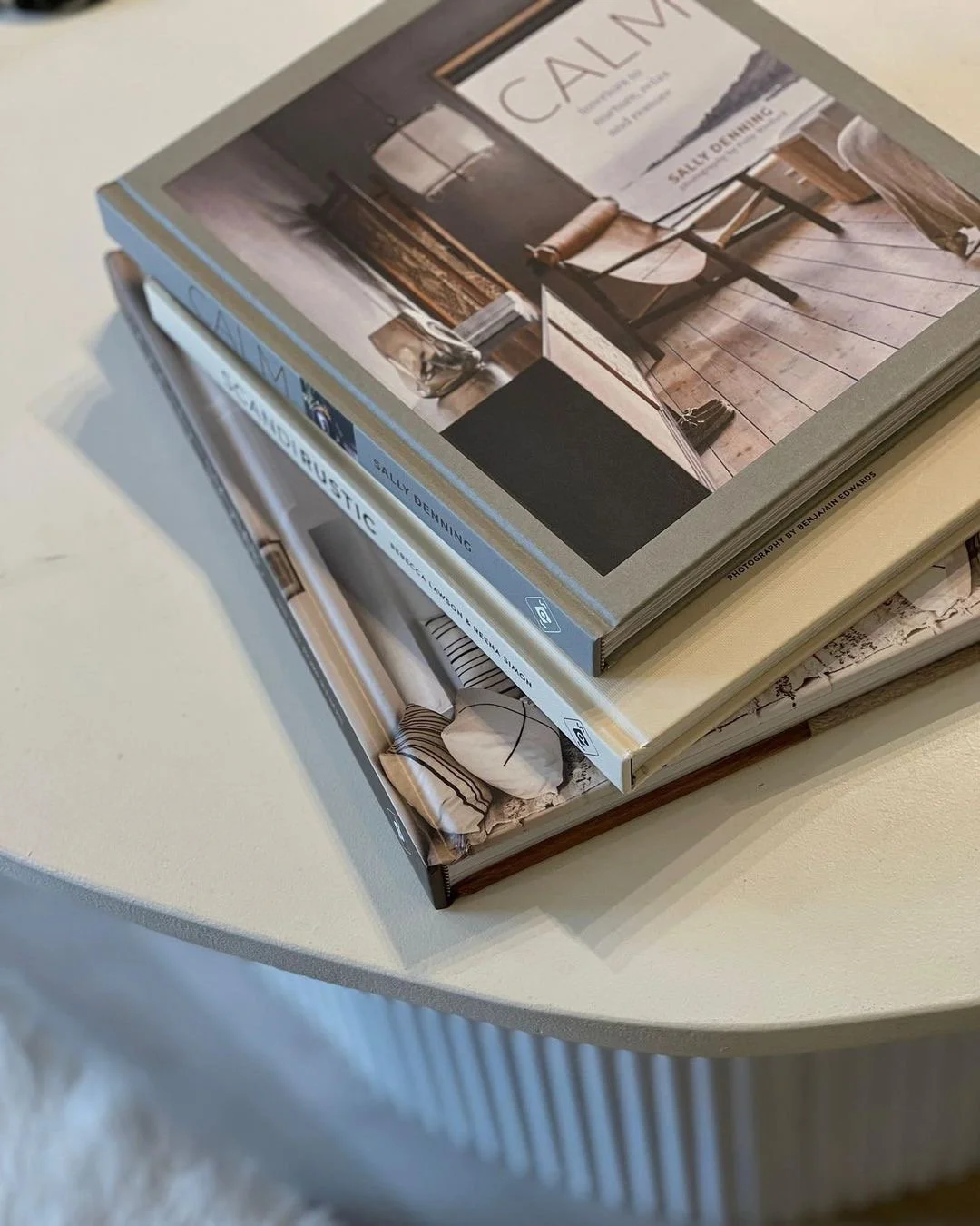 美品★洋書★インテリアデザイン Calm working spaces Calm: Interiors to nurture, relax and restore — Lucy Coulthard