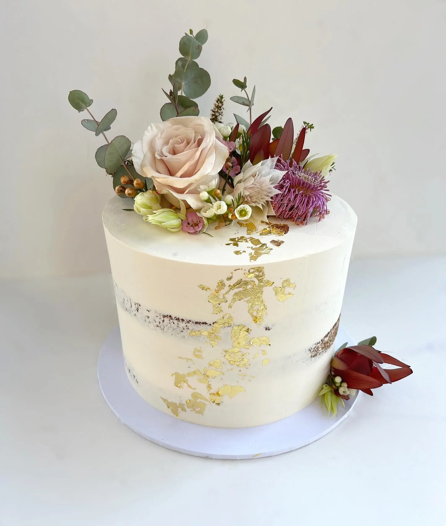 The colour palette and flower choices for this wedding were so perfect 👌🏻