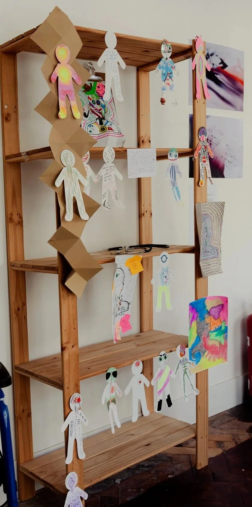 Colourful anons decorating a wooden frame