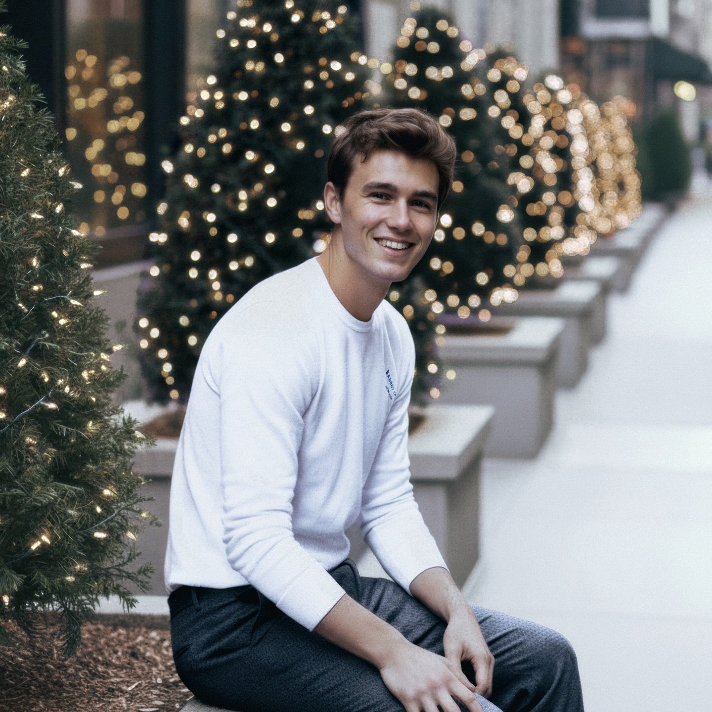 Winter Collection in the city. Warm lights, soft long-sleeve, simple moments.

#BadBoyTennis #BBT #WinterCollection #HolidayStyle #NYCHolidays #MadisonAvenue #NewYorkBrand #CityStyle #ElevatedBasics #MinimalStyle #MensStyle #ColdWeatherLayers #Tennis