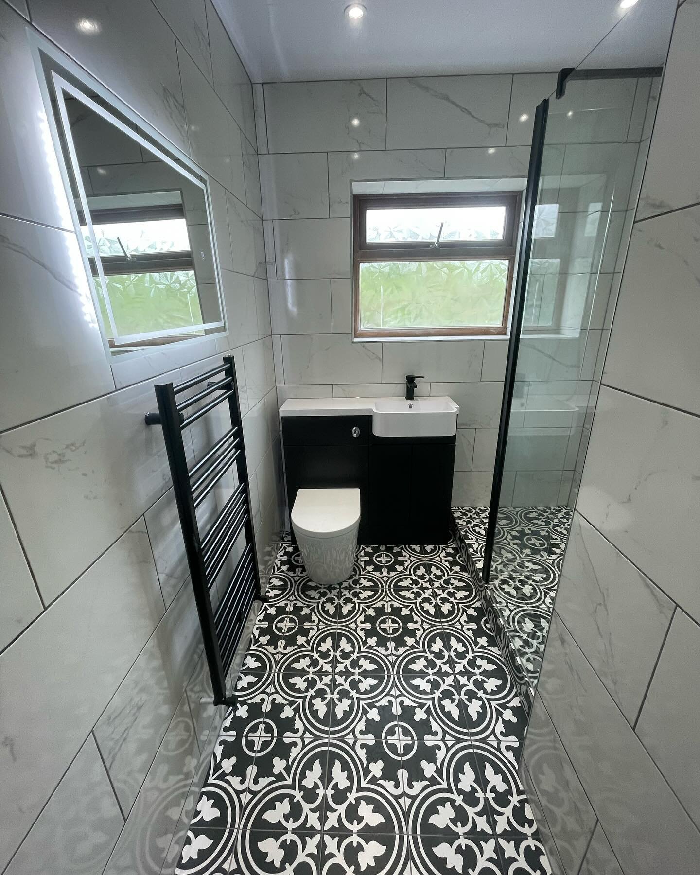 Just finished this beauty. Floor tiles were a trick. Wrapped them round the wetdeck. Took time but looked amazing. 🤩