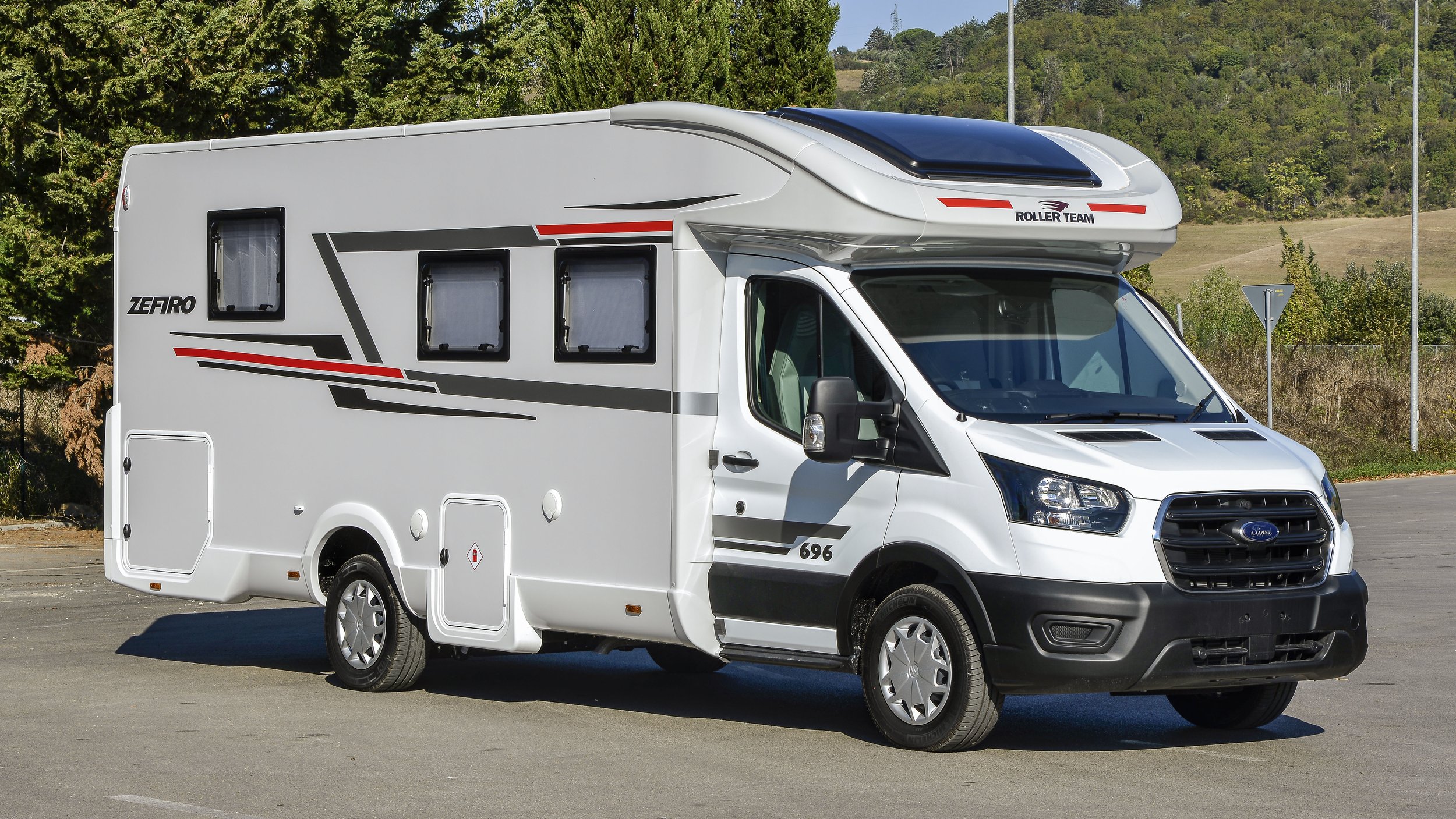 4B RT Zefiro 696 luxury HIRE — Peter Roberts Motorhomes & Caravans