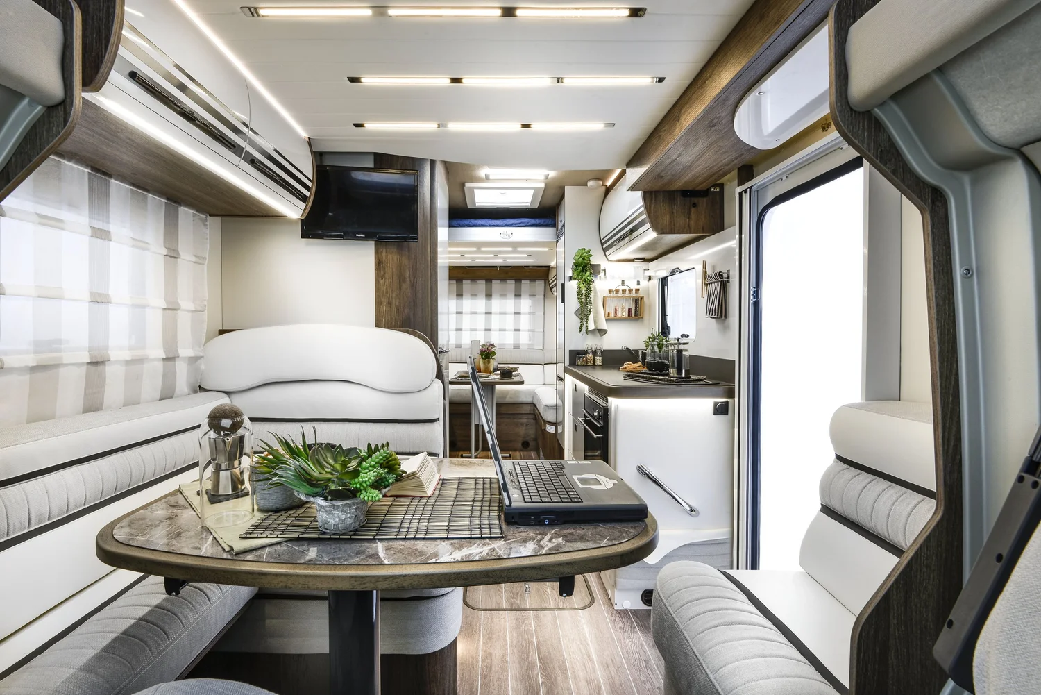 4B 2024 RT Tline 700 — Peter Roberts Motorhomes & Caravans