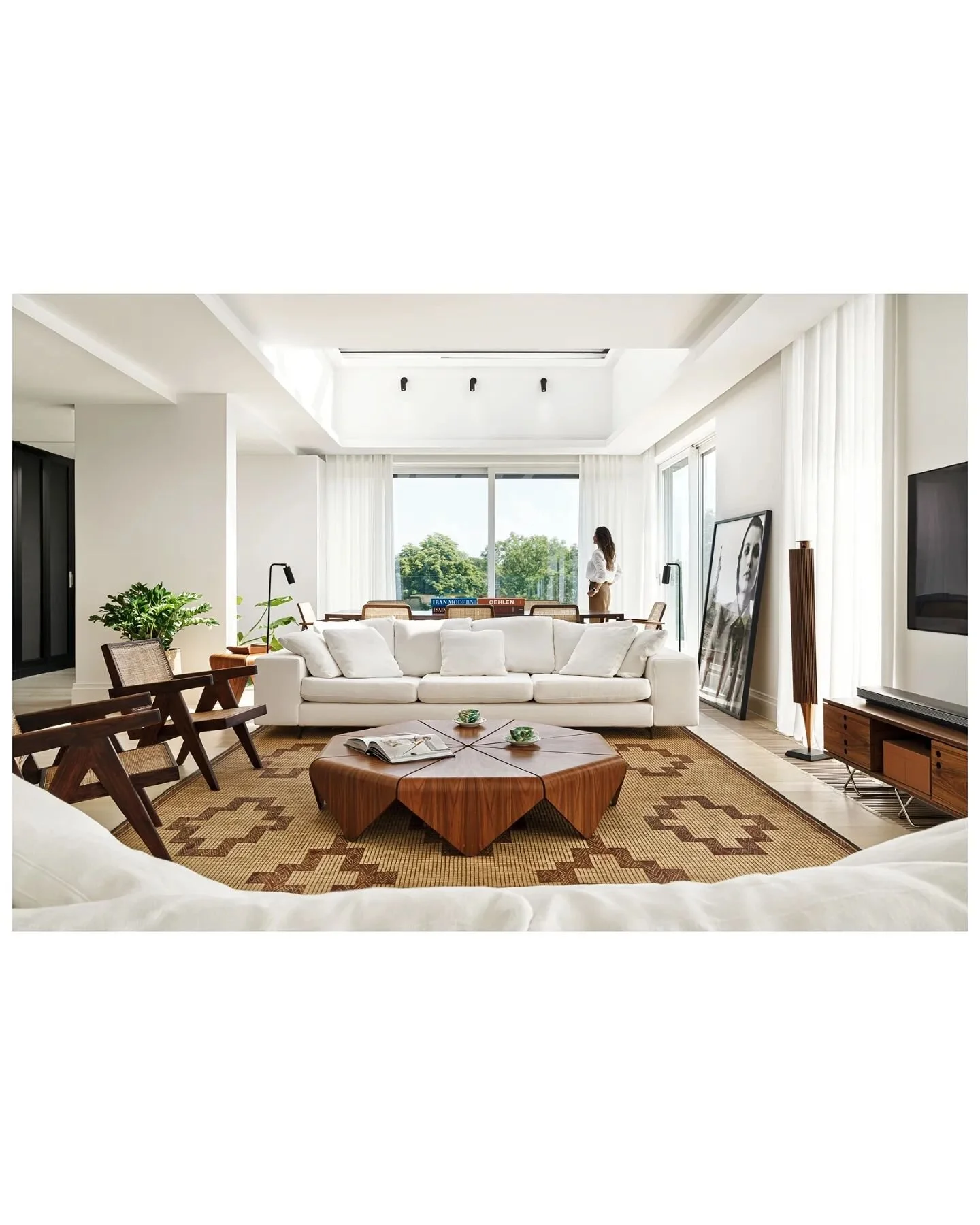 Photo shoot for @mariamurawsky
.
.
.
.
.
.
.
.
.
.
.
.
.
.
.
.
#ad #architecturedigest #architecture #modernluxury #modernapartment #interiordesign #interiorphotography #interiordesignphotography #archi
#interiorismo #architektura #photoinspiration 