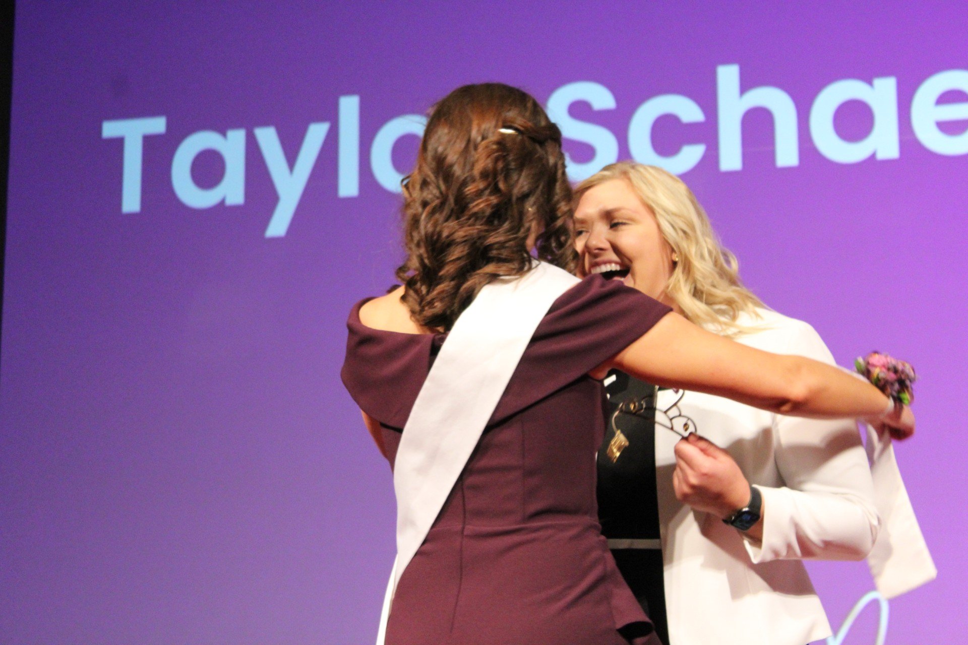 Taylor Shaefer being crowned Wisconsin’s 75th Alice in Dairyland