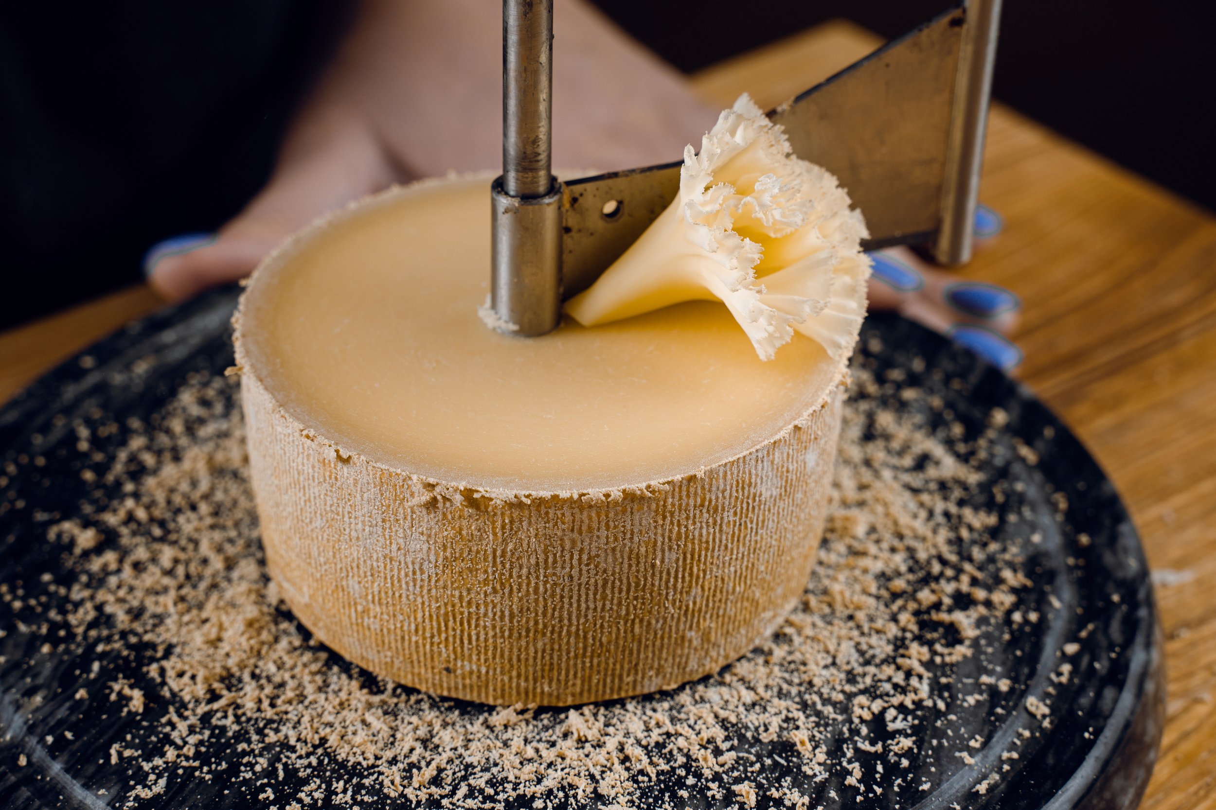 Girolle à fromage Tête de Moine en bois d'hévéa