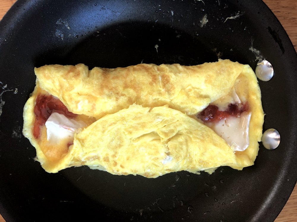 Omelet with cheese and jam