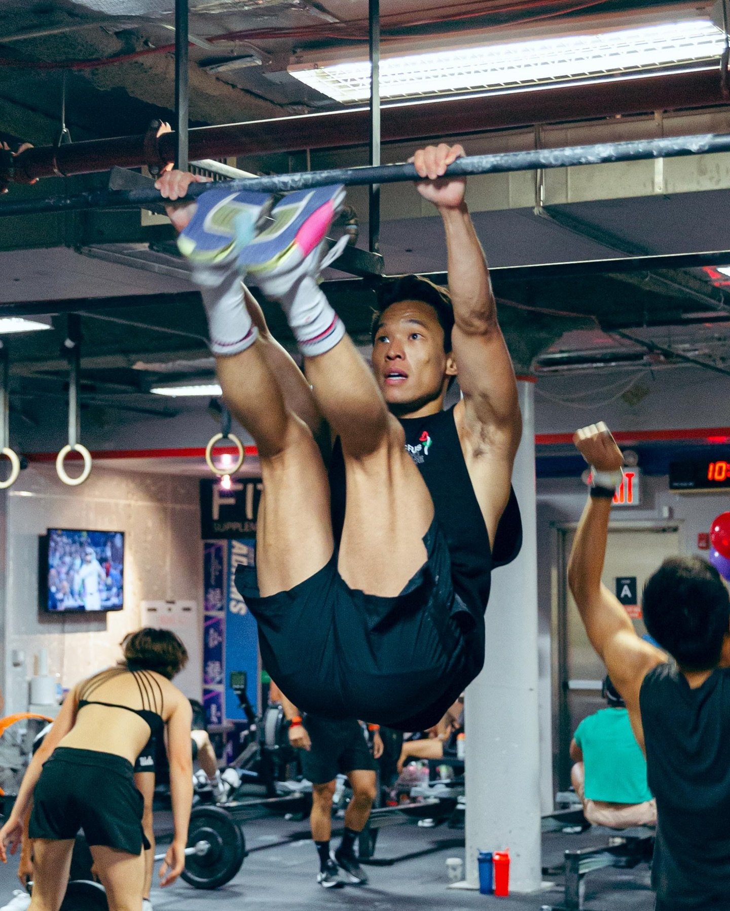 ⚡️WOD Wednesday⚡️

A) Deadlift
Heavy 3 for the day (technical max)

DO NOT compromise form just to try and hit a little heavier lift

B) 10-minute AMRAP
1 Wall walk*
3 Wall-facing HSPU
5 Box jump over
7 Toes to bar

*if cannot do wall-facing HSPU, yo