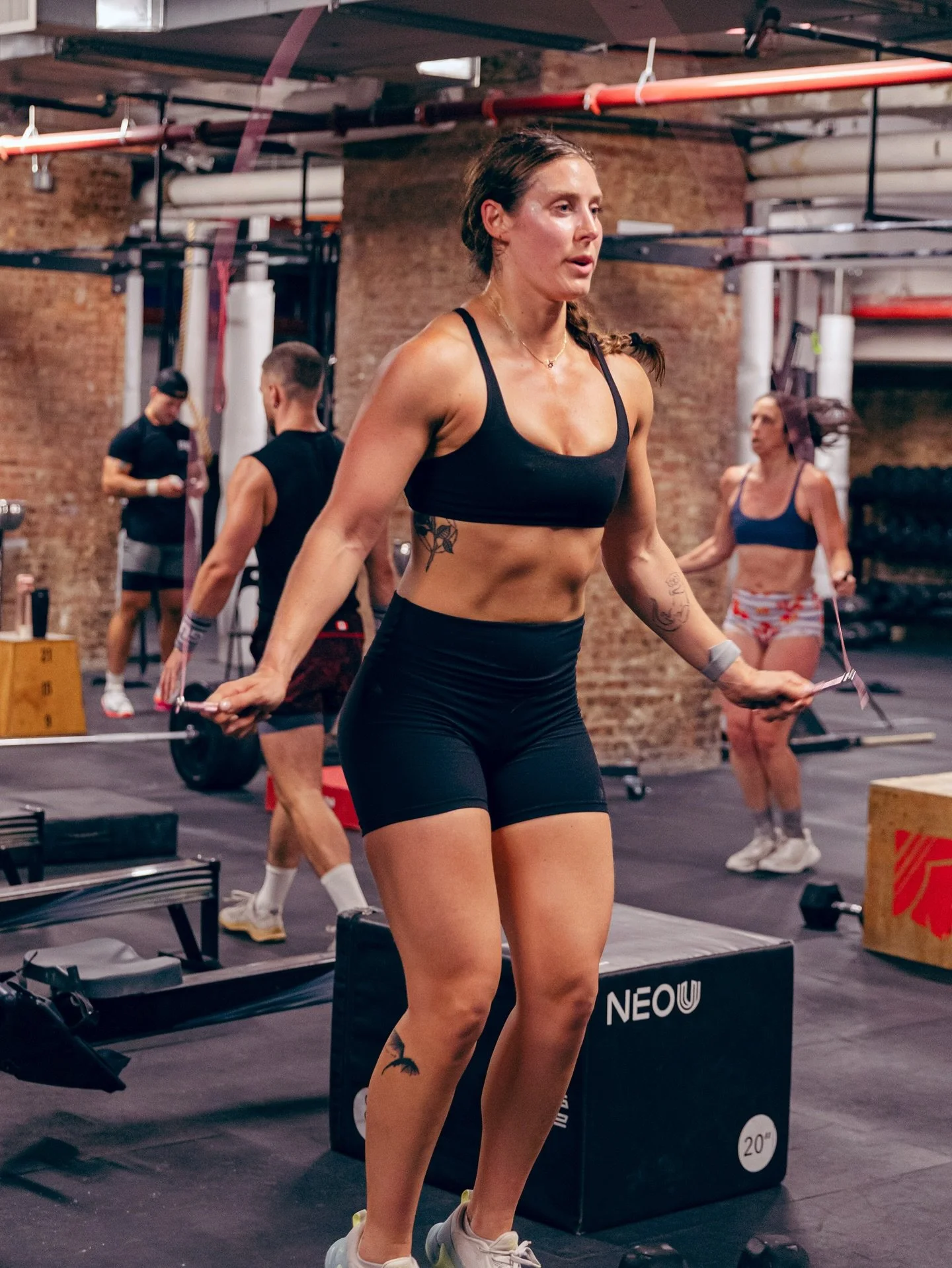 ⚡️WOD Wednesday⚡️

A) Snatch Pull + Snatch
8 x 1+1, go EMOM

B) 5 Rounds for time
40 Double unders
8 Strict HSPU
12 Chest to bar pull up
16 Pistols, alternating

Time cap. 16-minutes

📓 @atrain4240 
📸 @marcig_