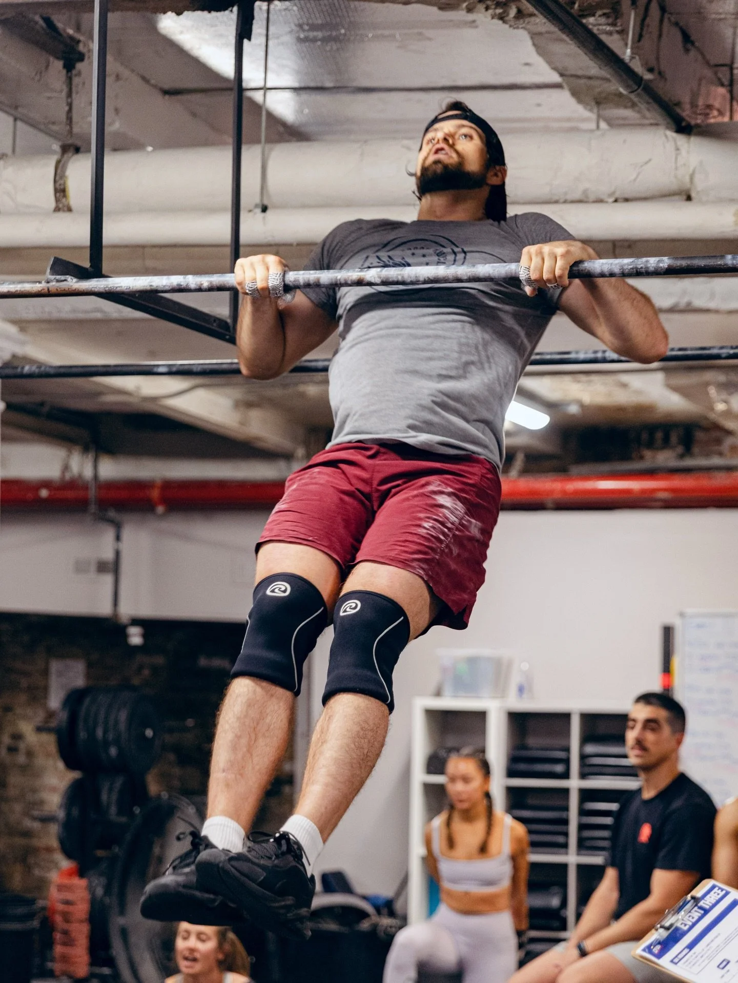 ⚡️WOD Wednesday⚡️

A) 3 sets
10-12 DB bench press
10-12/side single arm DB/KB row
10-12/side Single leg DB/KB RDL

Rotate through each movement at your own pace
Rest 2-3 minutes btw sets

B) For time
90 Double unders
30 Chest to bar pull up
15 Push j