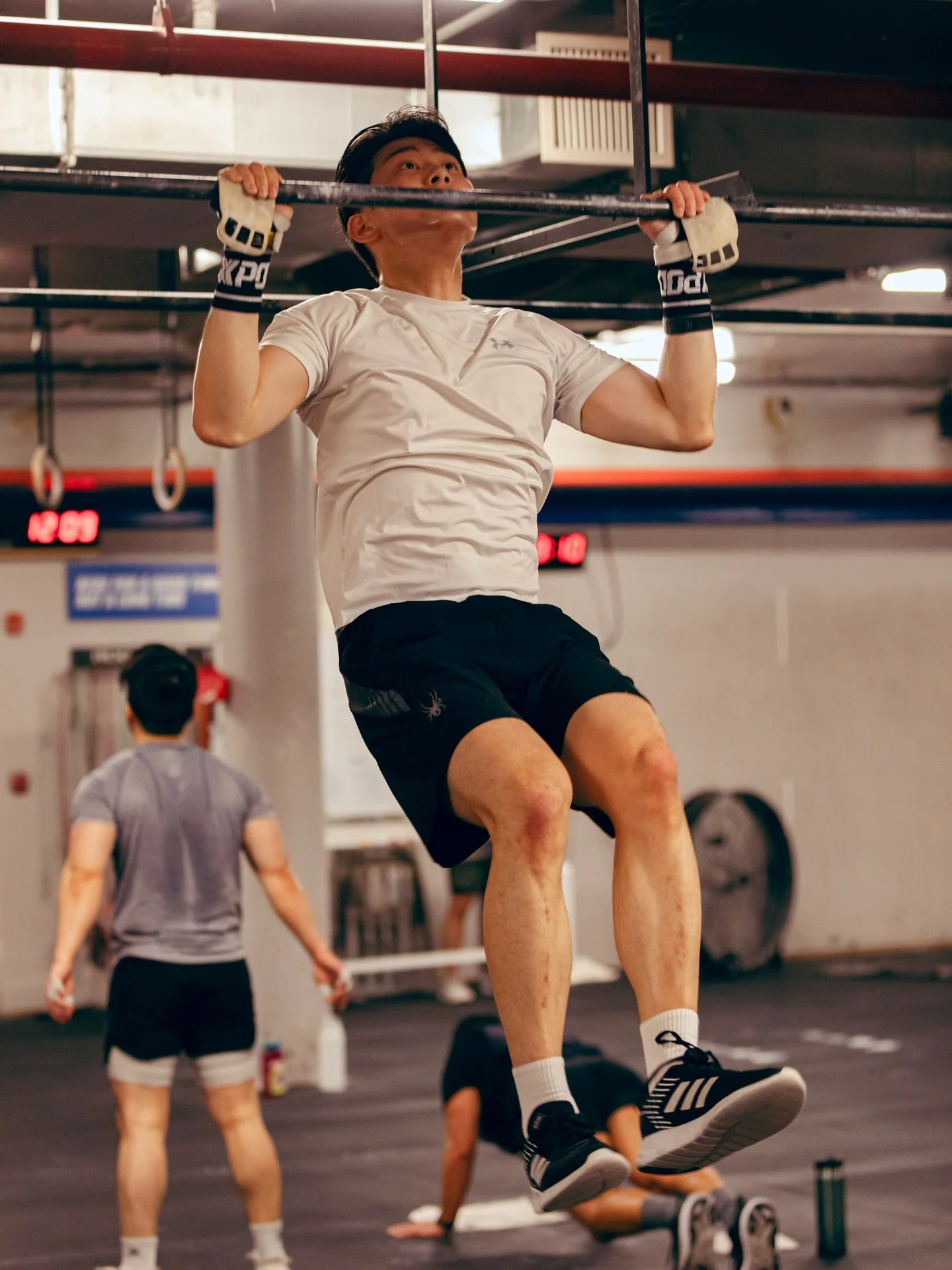 ⚡️WOD Wednesday⚡️

A) 3 Position Clean (ATK, BTK, Full)
8 x 1+1+1, go every 90-seconds

B) 4 Rounds for time
40 Air squat
20 Pull ups
10 Hang power snatch @ 115/75

📓 @atrain4240 
📸 @marcig_