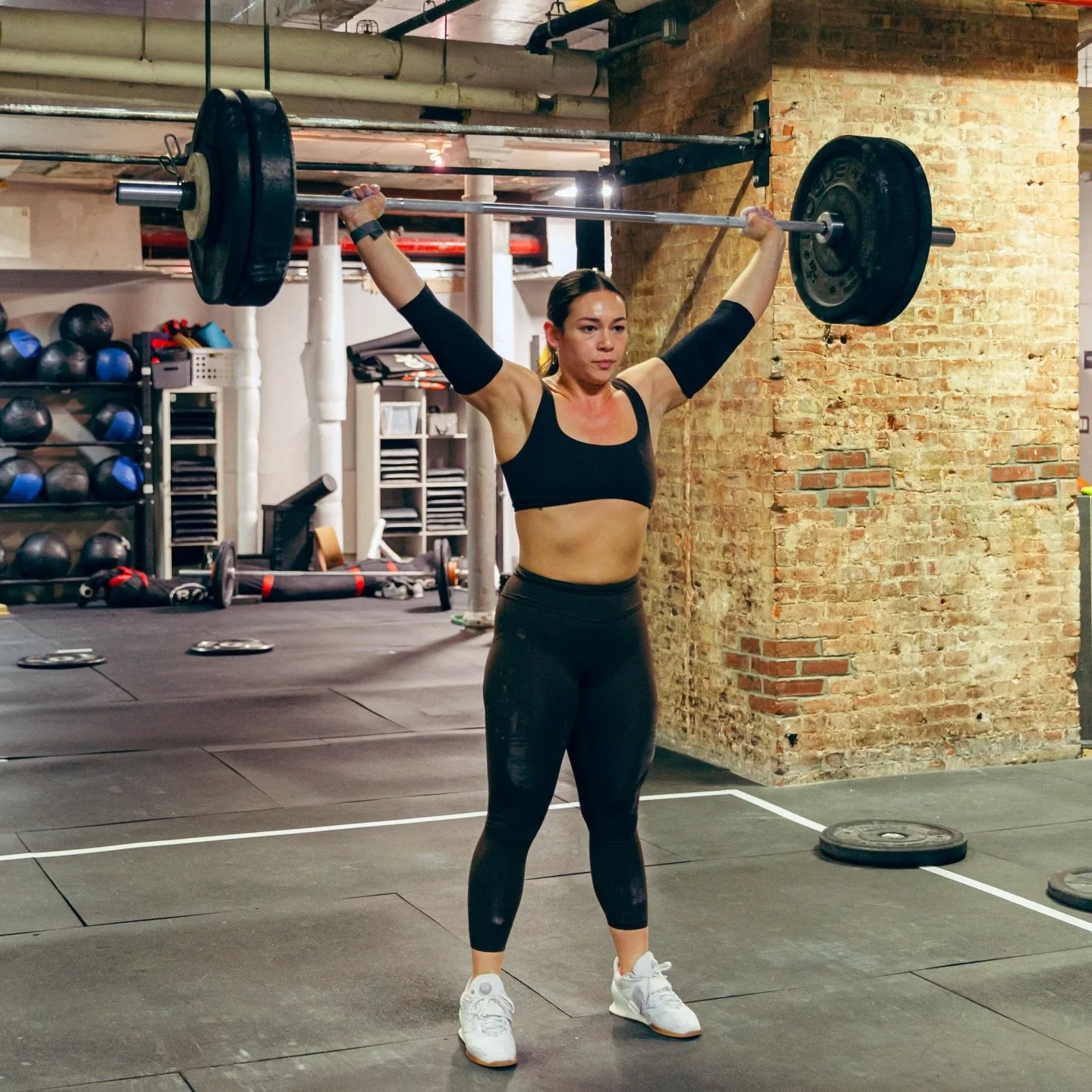 ⚡️WOD Wednesday⚡️ featuring some #MomStrength 

A) Floating snatch pull + floating snatch
8 x 2+1, go every 90s

B) Every 2-min until failure
20 Wall ball
8 - 10 - 12 - 14 - etc
KB swing @ 70/53

14min Cap.

📓 @atrain4240 
📸 @marcig_