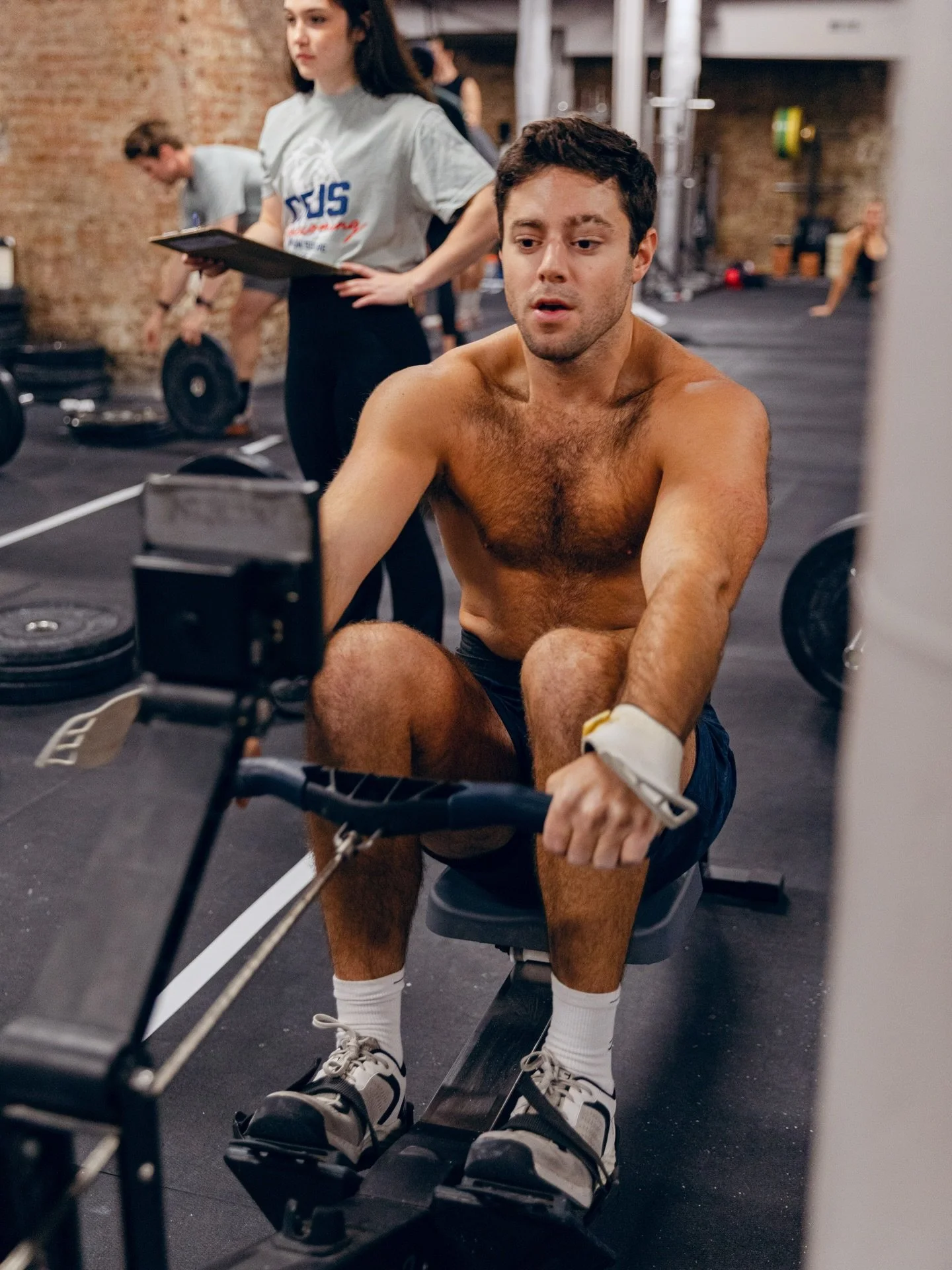 ⚡️WOD Wednesday⚡️

A) Floating snatch pull + floating snatch
10 x 1+1, go EMOM

B) Teams of 2 - I go, you go, for 5 Rounds each
15/12 Cal row
12 Front rack lunges @ 135/95
9 Push jerk
12/8 Cal Row

📓 @atrain4240 
📸 @marcig_