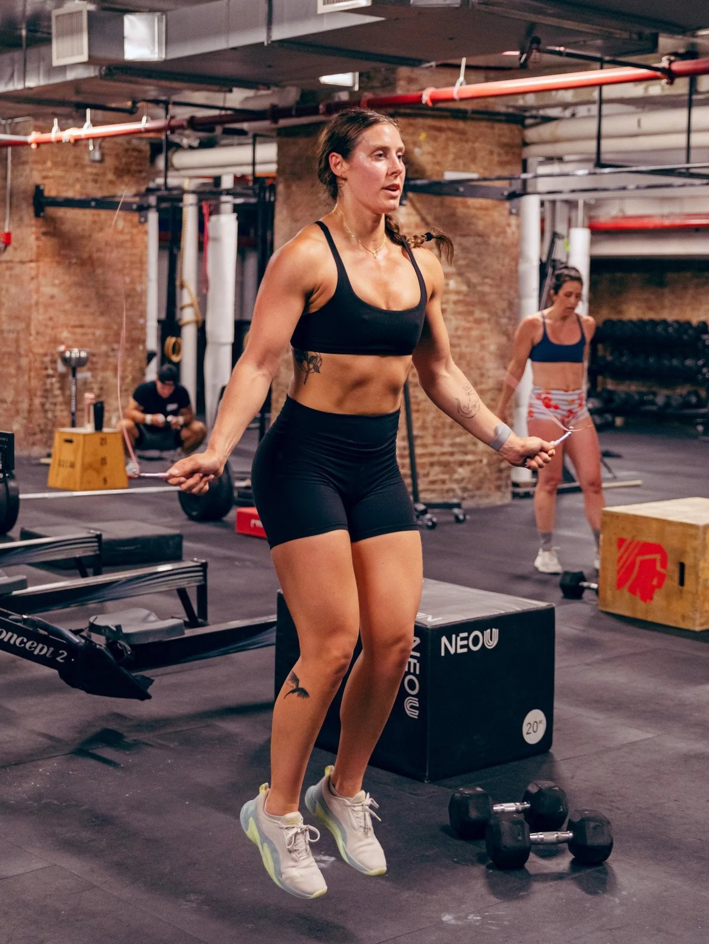 ⚡️WOD Wednesday⚡️

A) Hang clean and jerk
8 x 1+2 go every 90s

B) 9 Rounds for time
30 Double unders
5 Strict HSPU
7 DB hang squat clean @ 2 x 50/35

📓 @atrain4240 
📸 @marcig_