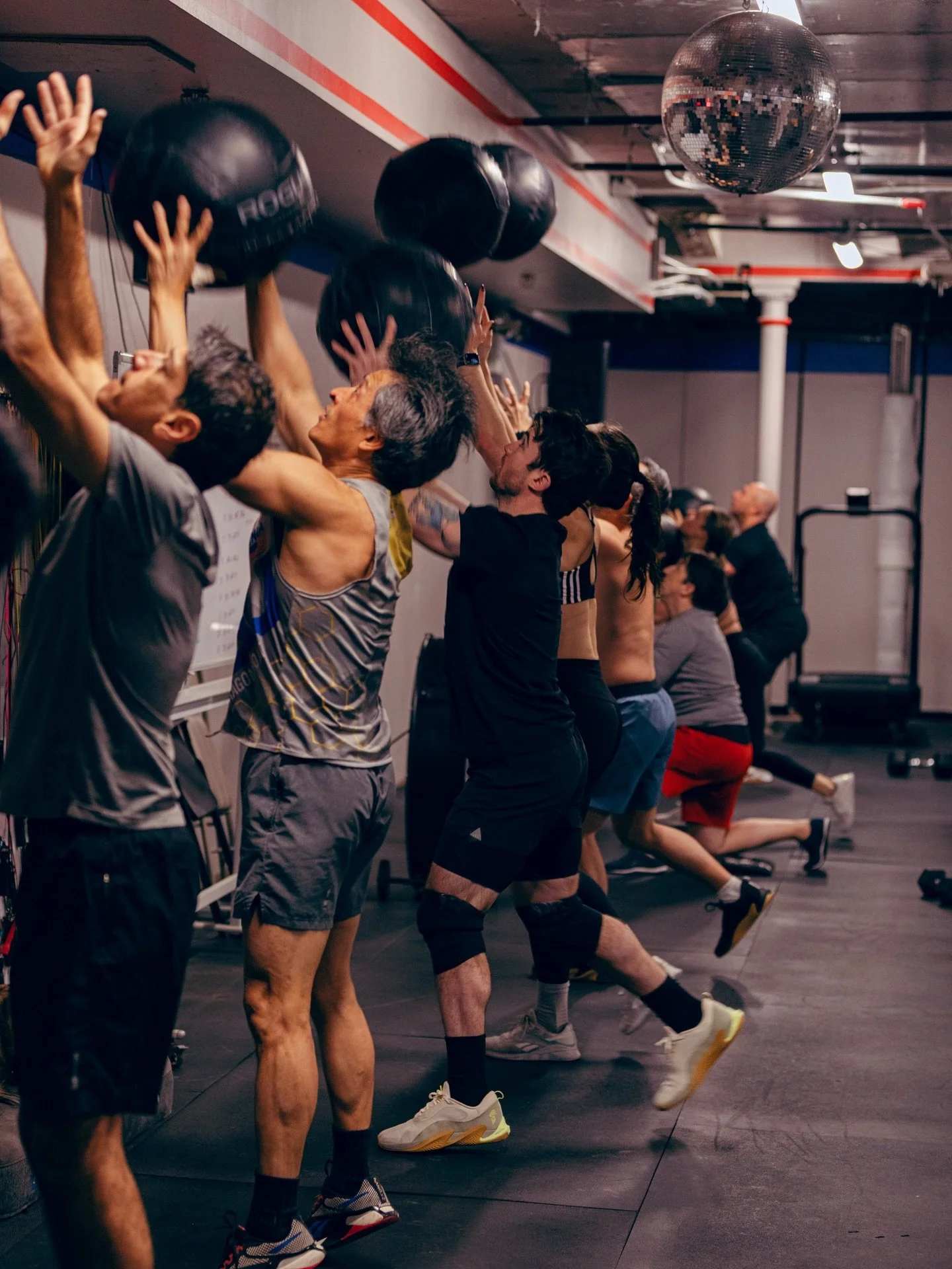 ⚡️WOD Wednesday⚡️

A) Snatch pull + High hang snatch + Hang Snatch (ATK) + OHS
6 x 1+1+1+1, go every 2m

B) For time
50 Double unders
25 Wall ball
9 - 7 - 5 - 3
DB devils press @ 2 x 50/35

📓 @atrain4240 
📸 @marcig_