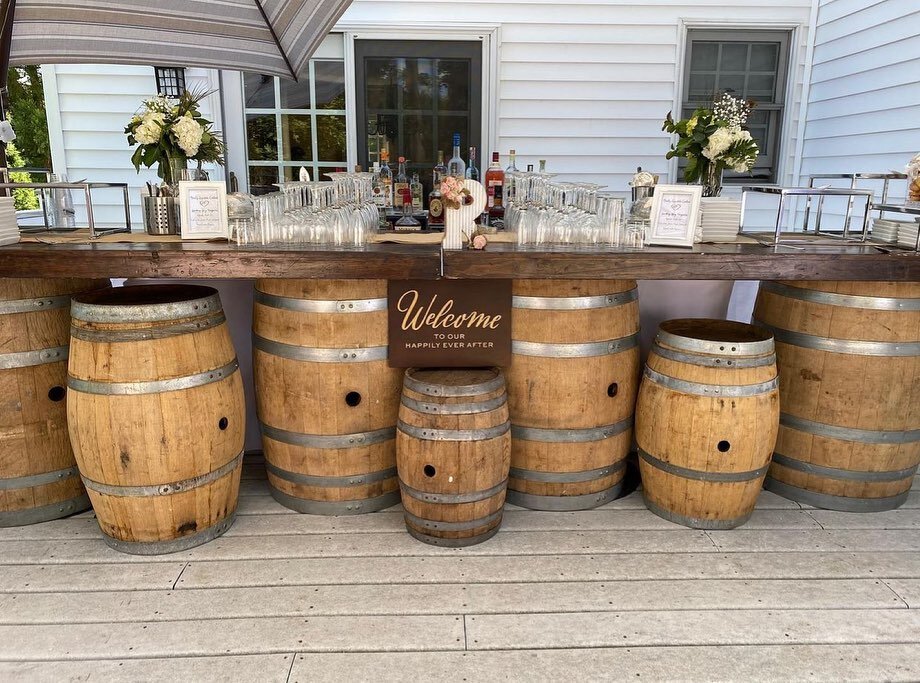 Make sure your event has that outdoor Summer look! Assorted Wine Barrels can make for a perfect setup for any outdoor celebration 🤗💕 ⠀
⠀
Original Event: Outdoor wedding with @elegantaffairs1 @stephanievalenti ⠀
⠀
#DeccoByPartyUp #decco #partyup #ev