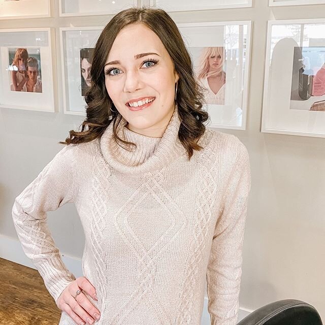 Meet Maura (@mauramackinnonhair)👋🏻⠀
⠀
Maura is a stylist who started with us this past January.  She is a very talented in the cutting department, especially with short women&rsquo;s hair! ⠀
⠀
Maura arrived at Bamboo with a clientele of her own and