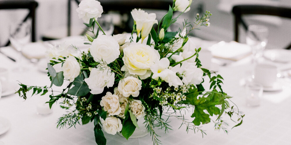 White roses mix with white table cloth is perfect for autumn table decoration.