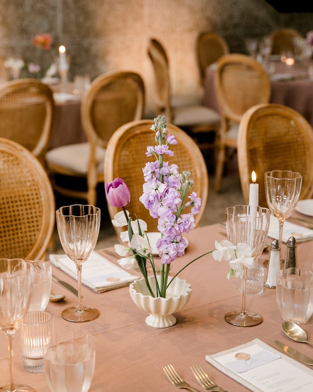 Can't get enough of this beautiful pastel tablescape.

photo: @brittanymahood
florals: @stonehouseweddings
lighting: @eventlight
linens: @plannedperfectly
chairs &amp; rentals: @collectiverentals_
tableware: @union_table
reception venue: @wag_ca
stat