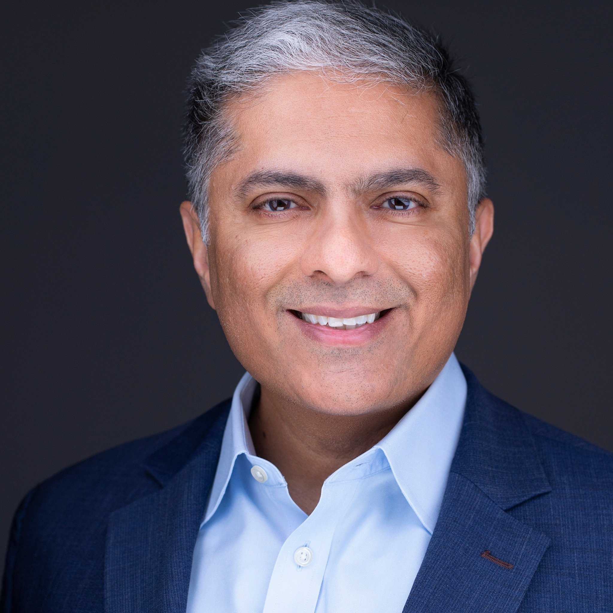 What Investors See When They Google You

Before the meeting, there&rsquo;s a search.

In seconds, your image helps shape how credible and prepared you feel.

Different expressions. Different energy.
Each one communicates something.

That&rsquo;s what