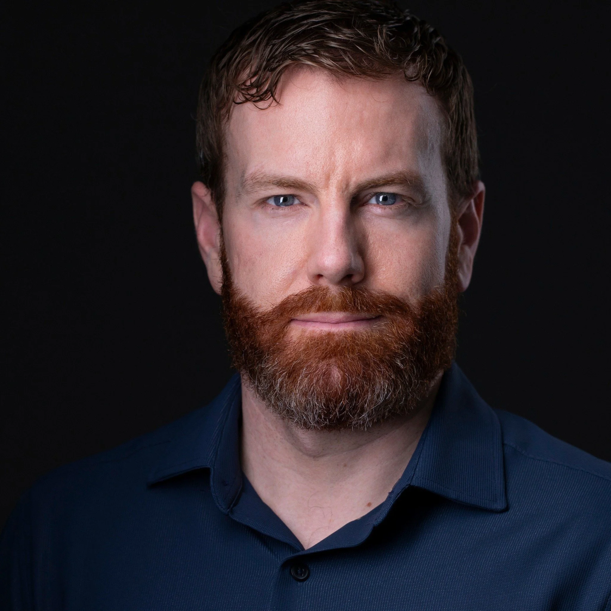 Why do some headshots feel natural&hellip; while others don&rsquo;t?

We notice it instantly.

➤ Eye engagement.
➤ Relaxed expression.
➤Grounded posture.

Small signals shape how confident and authentic someone feels.

A strong headshot isn&rsquo;t a
