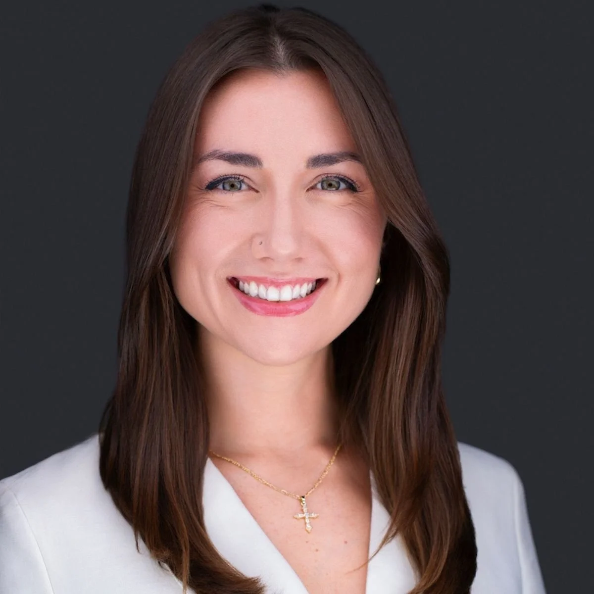 Did you know the best headshots usually happen near the end of a session?

At first, most people are too focused on themselves.

With each small adjustment and shared feedback, the tension fades. That is when coaching really works, and real expressio