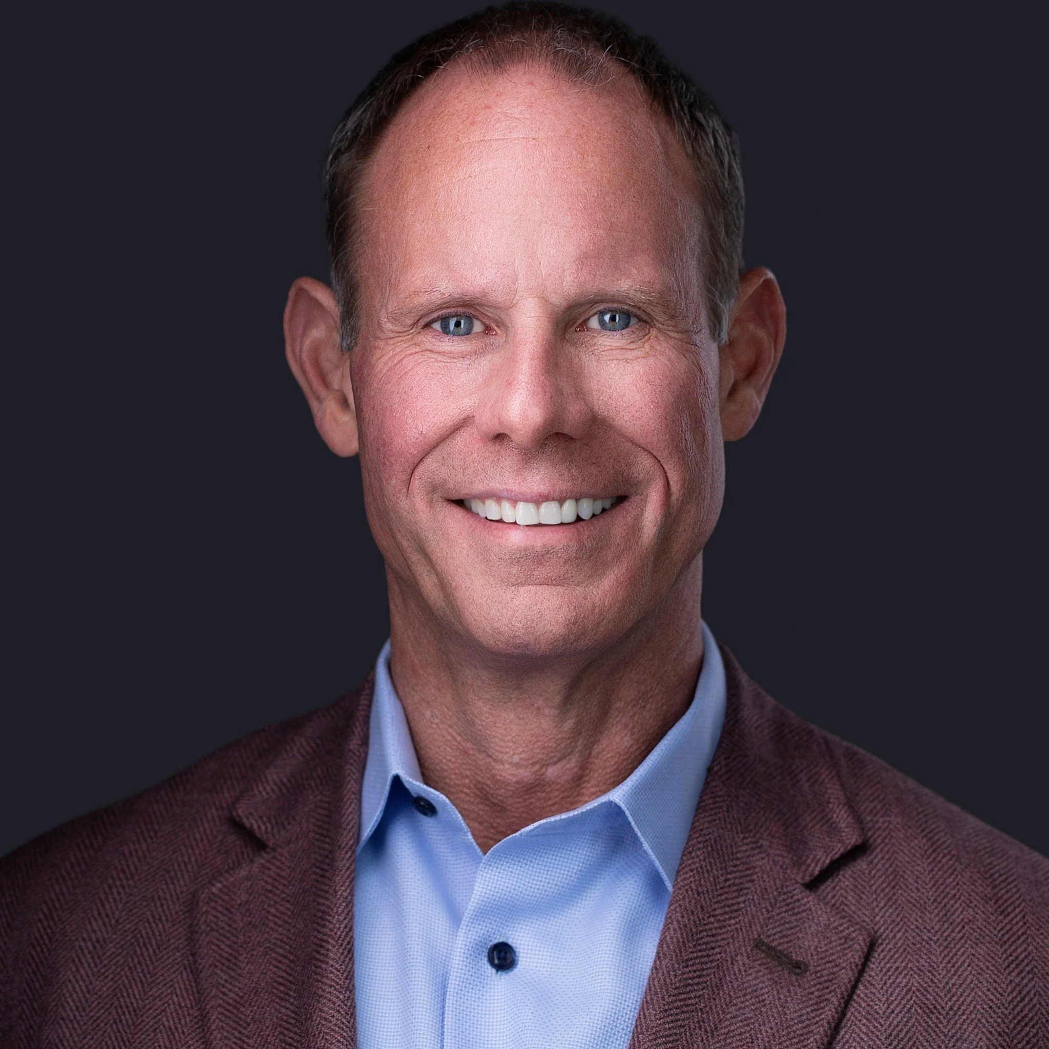 Why can the same person feel completely different in one photo from another?

Small shifts in:
➤ posture
➤ eye engagement
➤ expression
➤ energy

&hellip;quietly change perception.

That&rsquo;s why executive presence is less about posing and more abo