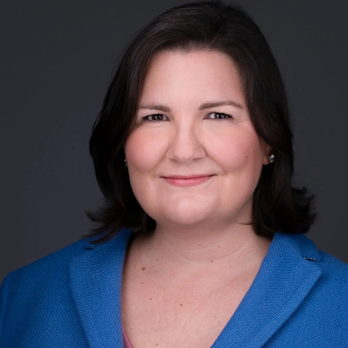 Did you know your outfit can change your expression in a photo?

What we wear influences confidence, posture, and energy.

That&rsquo;s why different outfits can create completely different headshots.

Sometimes the best image isn&rsquo;t about looki