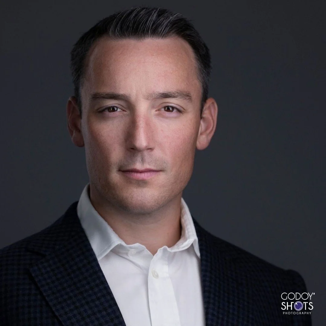 𝗬𝗼𝘂𝗿 𝗰𝗮𝗿𝗲𝗲𝗿 𝗲𝘃𝗼𝗹𝘃𝗲𝘀. 𝗬𝗼𝘂𝗿 𝗽𝗿𝗼𝗳𝗲𝘀𝘀𝗶𝗼𝗻𝗮𝗹 𝗶𝗺𝗮𝗴𝗲 𝘀𝗵𝗼𝘂𝗹𝗱 𝘁𝗼𝗼.

When a returning client comes back after a few years, the goal isn&rsquo;t to recreate the old photograph.

We look at where they are today.
Diff