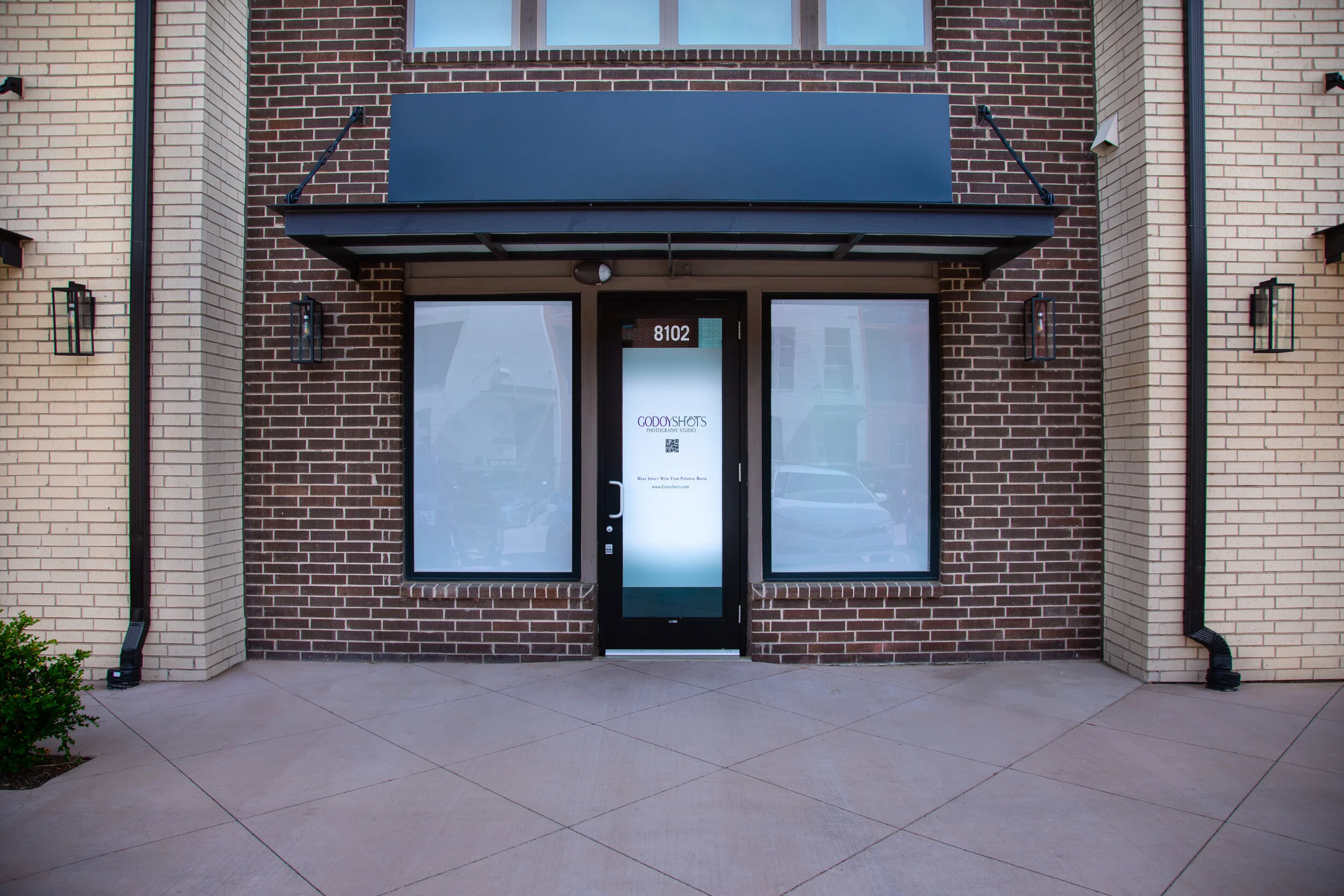 Exterior of Godoy Shots headshot and portrait photography studio in Farmers Branch, TX.