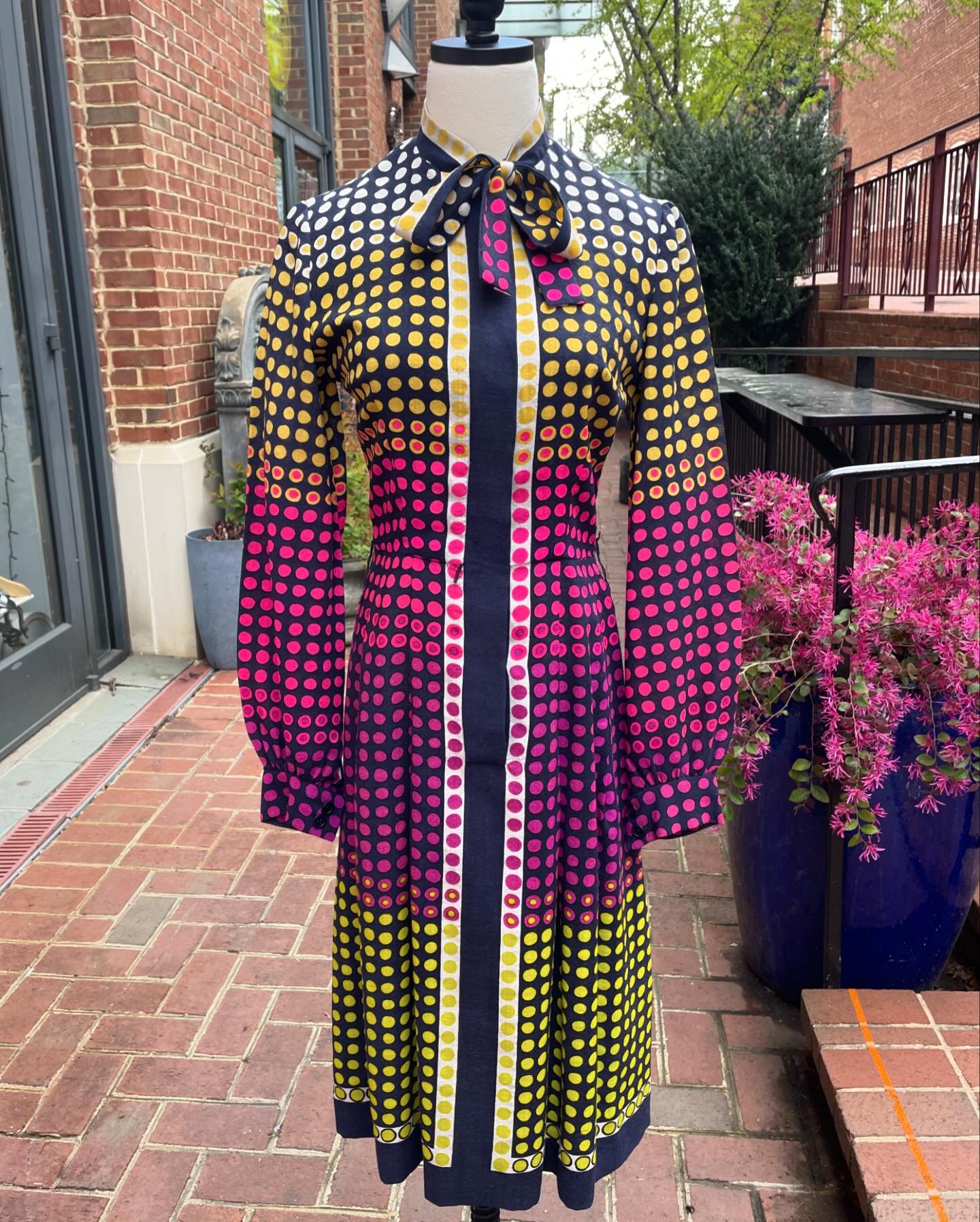 💜💛🩷💚1970s Designer Vintage 💖 Stunning Polka Dotted Lanvin Shirtdress 💚🩷💛💜
.
.
XS/S 💜 25&rdquo; waist 💜 $288
.
.
📫 We ship!
.
.
.
#lanvin #jeannelanvin #vintagelanvin #lanvindress #vintagedesigner #polkadotlanvin #polkadot #vintageshirtdre