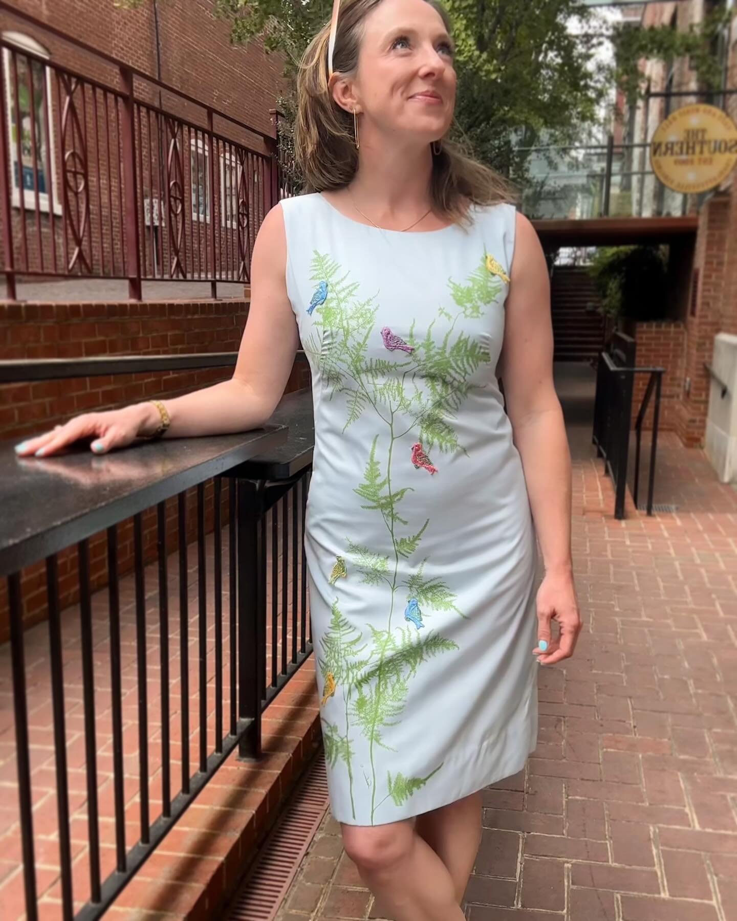 🩵🪺🌱1970s Serbin designed by Muriel Ryan 🌱🪺 🩵 vintage sheath dress with embroidered birds on delicate tree branches 🪺 perfect springtime dress✨ 🐎✨
.
.
.
Modern size 4/6ish 🩵 $76
32&rdquo; waist
📫 $8 shipping 
.
.
.
.
.
#70svintage #1970s #19