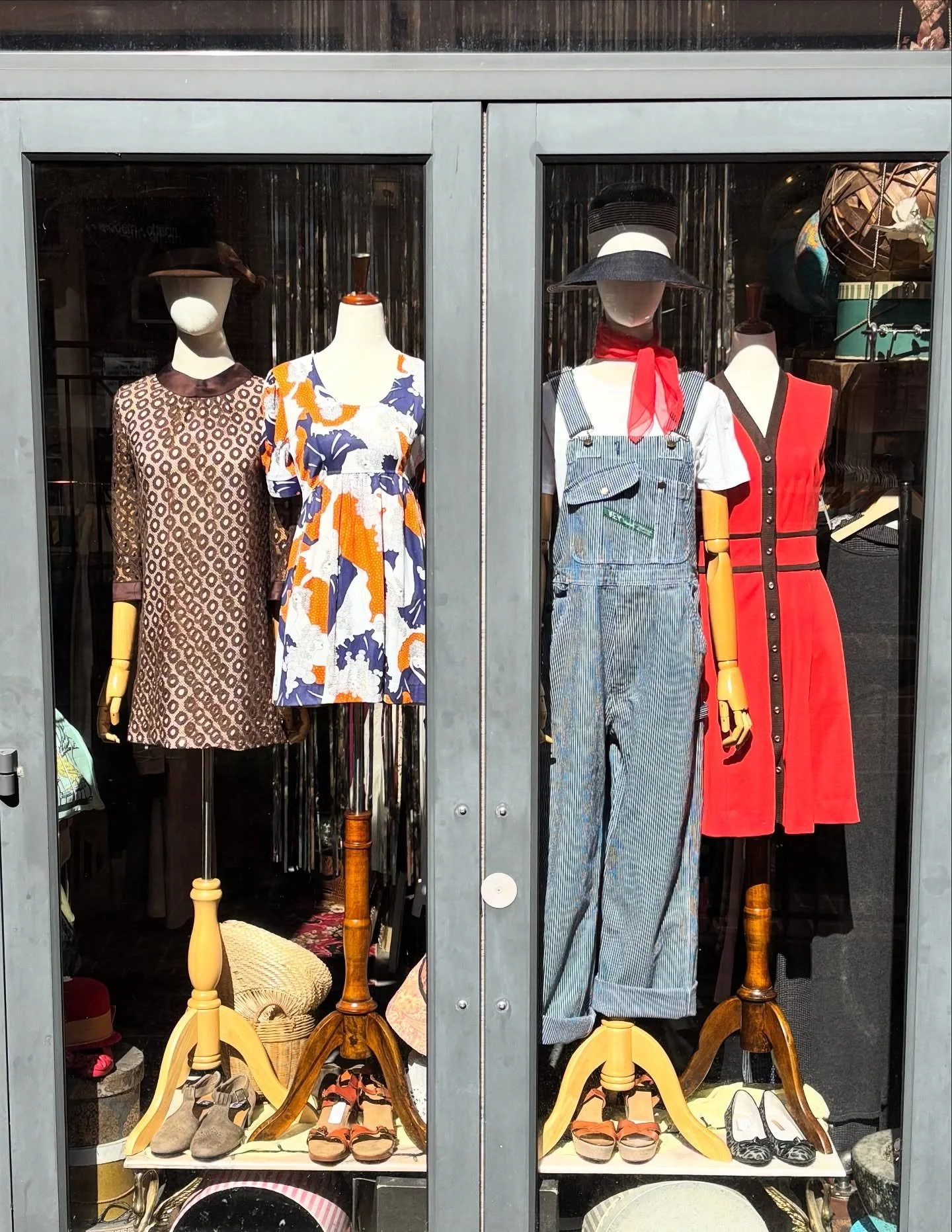 🌾🦋This Week&rsquo;s Window Refresh 🦋🌾
.
.
.
.
.
#vintageshop #vintageshopping #shopping #shopvintage #uva #overalls #blueandorange #modfashion #60sminidress #minidress #1960s #1960sfashion #60sstyle #70sfashion #1970sfashion #1970sstyle #1970sdre